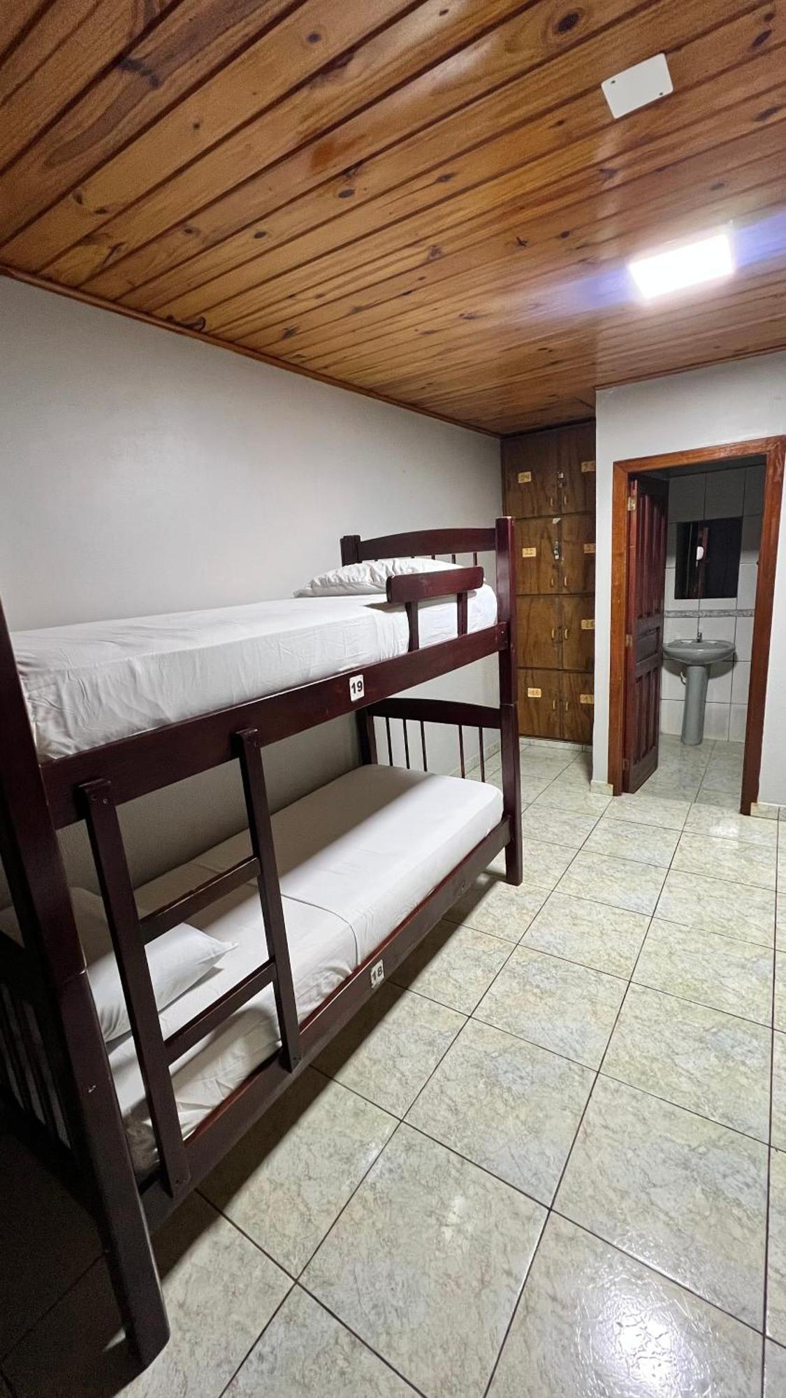 Hostel Peter Pan ปูแอร์โตอีกวาซู ภายนอก รูปภาพ